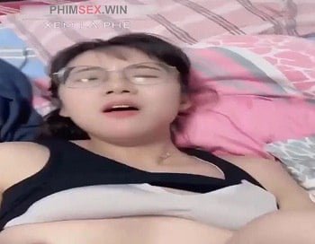 A carne Bash começa com o Bui Thi Nhu quynh nascido em 2002