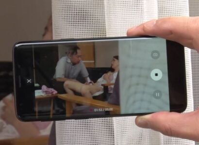 O gemido de morango com o marido foi pego e eliminado pelo gerente de seu irmão