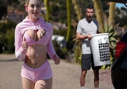 Sexo entre uma garota linda e uma vizinha